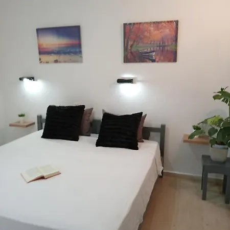 Rose Family Apartment Nr1 Mesongi *